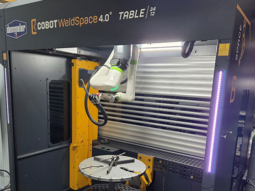 Blick auf den Cobot Weldspace Table bei QABUS