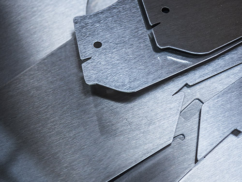 Geschliffene Werkstücke bei QABUS Metallbau