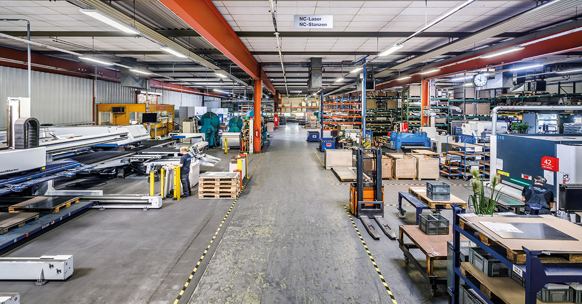 Blick in die Werkhalle bei QABUS