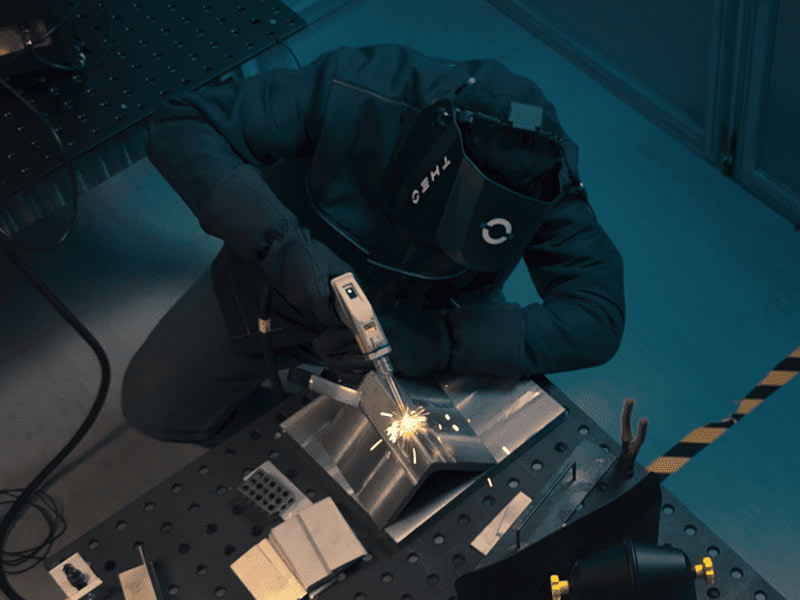 Laserschweißer bei QABUS Metallbau, Regenstauf