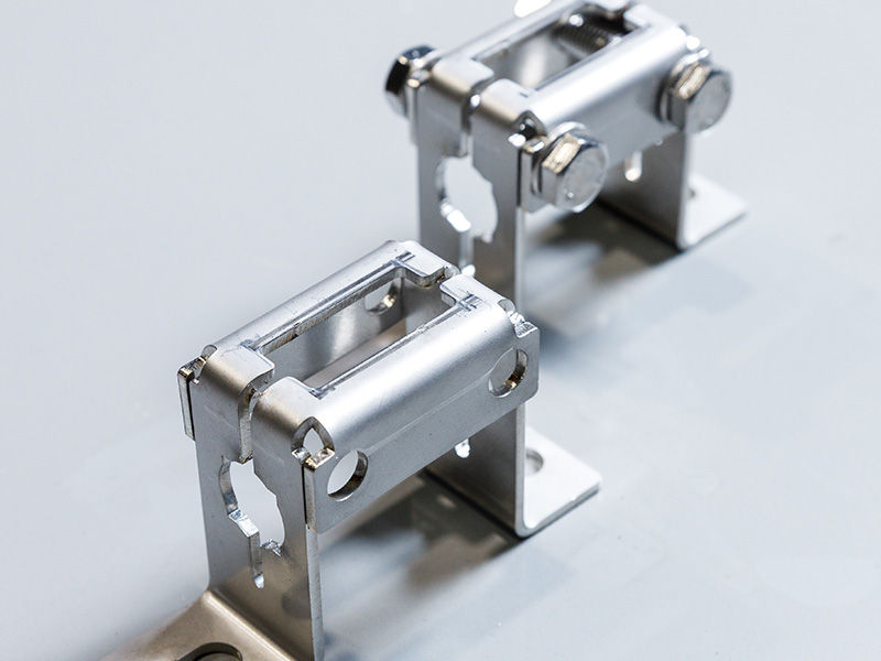 Metallbauteil, schraubbar, gebogen, komplex Metallbauteil, schraubbar, gebogen, komplex